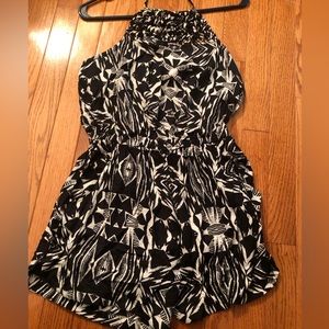 Jessica Simpson black and white romper (new without tags)
